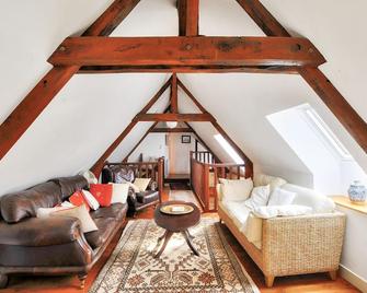 Maison en pierre au pied de La Vézère, pour 6 - Saint-Léon-sur-Vézère - Sala de estar