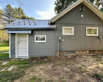 Groovy Getaway in Newberry - Newberry - Building