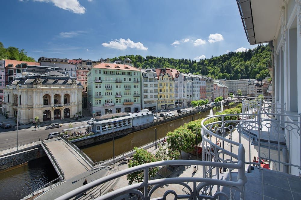 Ea Hotel Elefant - קרלובי וארי - מרפסת