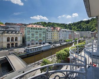 Ea Hotel Elefant - קרלובי וארי - מרפסת