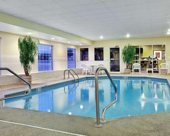 Country Inn & Suites by Radisson, Rock Falls, IL - Rock Falls - Басейн