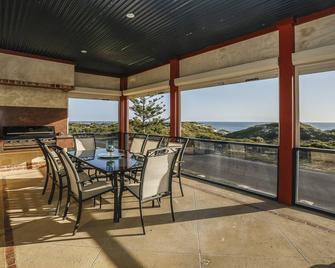 Family friendly luxury beach house. - Yanchep - Balcón