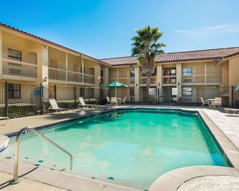 Motel 6 Monroe, LA - Monroe - Piscina