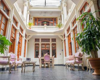 Casona 1914 Quito - Gothic Cathedral View Rooftop - Quito - Lobby