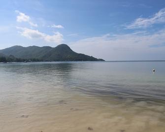 Chez Antoine Apartments - Grand'Anse Praslin - Strand