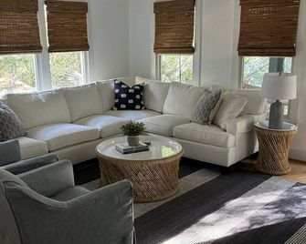 Ultimate Bald Head cottage. Shoals Club/BHI Club access w/ GOLF. 2 golf carts. - Bald Head Island - Sala de estar