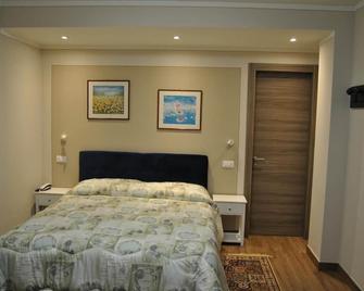 هوتل فيلا مون توك - ستريسا - غرفة نوم