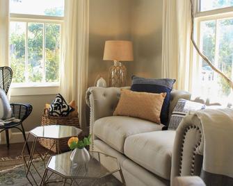Little Cottage in Harmony - Harmony - Living room