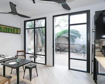 Casa Nanit Hostal Habitacion 1 - L'Hospitalet de Llobregat - Jídelna