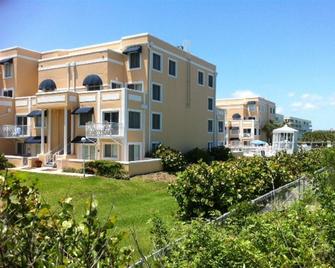 Royal Mansions Oceanfront Condominium Resort - Cape Canaveral - Building