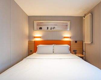 7days Premium Beijing Chaoyangmen Branch - Beijing - Bedroom
