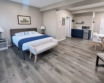 Relax N Rentals Modern Riverside 2br Algoma Wi - Algoma