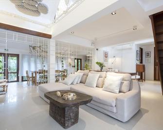 Phrip Phri Luxury Pool Villas - Phetchaburi - Living room