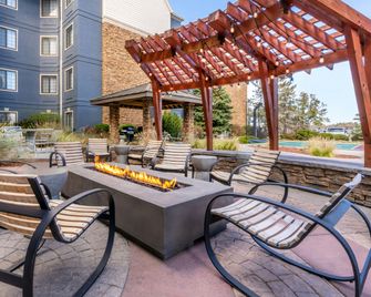 Staybridge Suites Denver-Cherry Creek By IHG - Glendale - Balkon