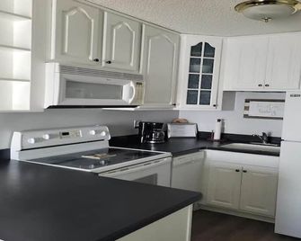 Steps to the Beach Just “Wait-N-Sea” what this condo has to offer - Sneads Ferry - Kitchen