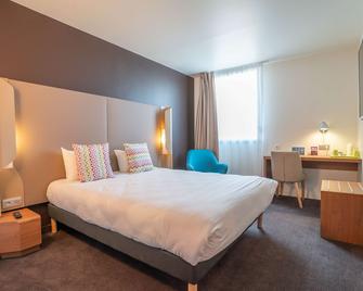 كومبانيل تور نور - فورم ميلي - تور - غرفة نوم