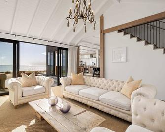 Beachfront Mediterranean Villa - Papamoa - Living room