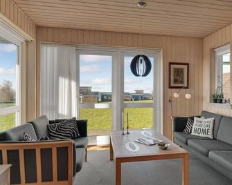 Amazing Home In Faaborg With Sauna - Faaborg - Huiskamer