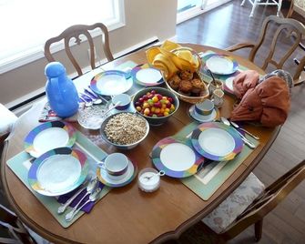 Cycle Inn Bed and Breakfast - ויקטוריה - חדר אוכל