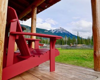 Cozy Cabin with Magnificient Views and Woodstove - Blaeberry - Balcony