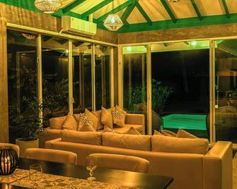 Villa Blue Monk - Thema Collection - Tissamaharama