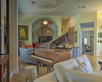 Luxurious Home with Private Pool and Lanai Near Tampa! - Odessa - Патіо