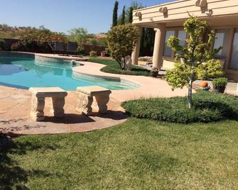 Beautiful Home in Desert Oasis \\\\ Pool & Hot Tub Access \\\\Discount Rates Apply - Las Cruces - Pool