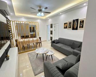 The 401 Apartment - Tema - Living room