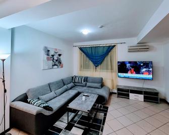 Ring - Spacious Deluxe Apartment, Big Terrace, Plus Free Underground Parking - Timișoara - Wohnzimmer