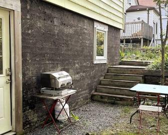 The Halifax Pad - Hot Tub & Free Parking. - Halifax - Patio