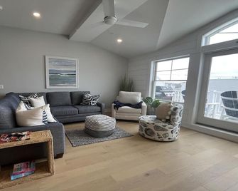 Brand new Bayfront Luxury Townhome with Pool and Elevator. - Spray Beach - Sala de estar