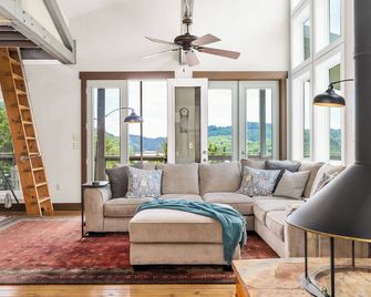 The Refuge Overlooking Center Hill Lake - Smithville - Salon