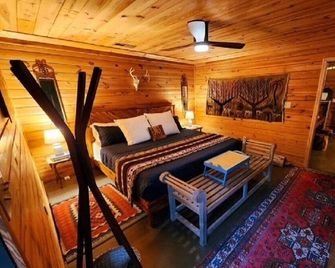 Bankhead Hideaway - Peaceful Retreat w/Hot Tub in Bankhead Forest. Dog Friendly! - Moulton