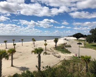 Taylor Ranch CottageA retreat in the middle of everything on the Coast - Biloxi - Strand