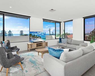 Shellharbour Seaview Luxury Escape - Shellharbour - Living room