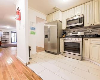 The Schenectady House - Unit 1/ Executive Room /Private Bath - Brooklyn - Kitchen