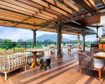 Pullman Ciawi Vimala Hills Resort Spa & Convention - Bogor - Bar