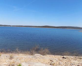 Lake Access & Great Views! Minutes To The White River!! 3 Br/2ba, 1500 Sq. Ft. - Bull Shoals - Beach