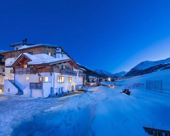 Hotel Posta - ליביניו - בניין