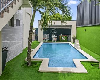 Villa De Cruz - Groovy Suite - Scarborough - Pool