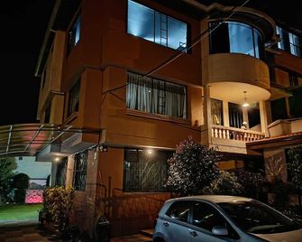 Jardines Ambato - Амбато - Будівля