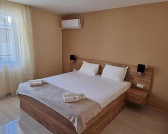 Family Hotel Alfa Vita - Sozopol - Habitación