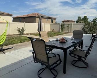 One-Story House Whit 4 Rooms - Riverside - Patio