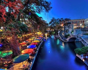 Magnificent 4BR Near Famous Riverwalk and Downtown - San Antonio - Outdoor view