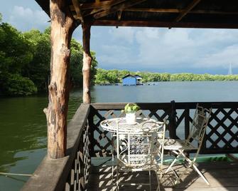Bakau Hijau Riverlodge - Hostel - Sungai Petani - Balcón