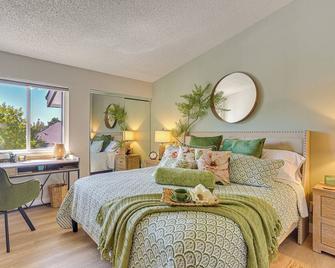 1 Mi to Dtwn Uptown Castle Condo with Pool Access - Castle Rock - Bedroom