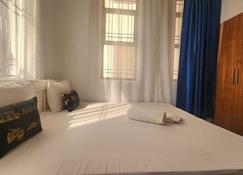 Lux Suites Casey's Apartments Bamburi - Mombasa - Bedroom