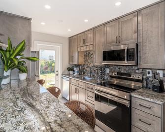 400 South - Cocoa Beach - Kitchen