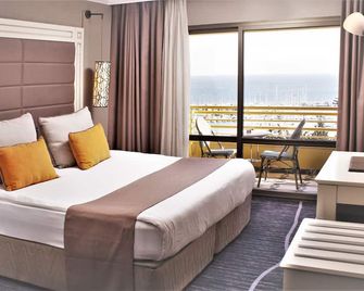 Suhan Seaport Hotel - Kusadasi - Soveværelse