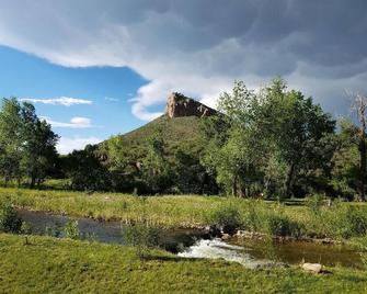 Upscale carriage house for a long relaxing vacation, family visit, or work. - Lyons - Vista del exterior